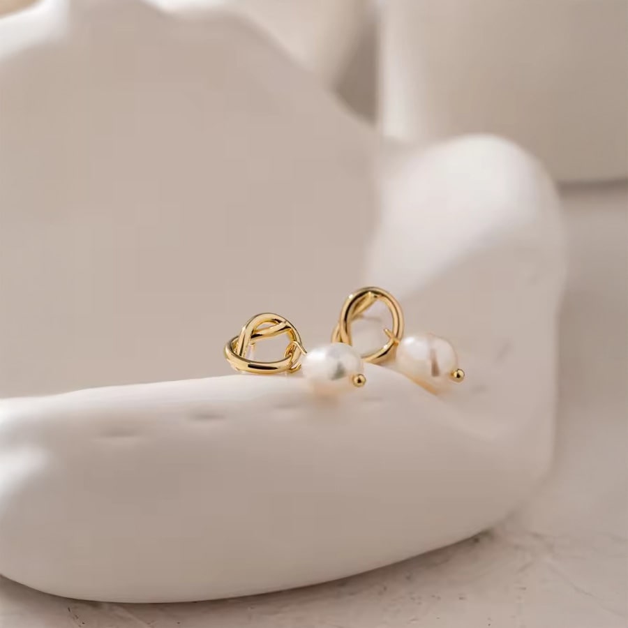 18K Gold PVD Minimalist Drop Earrings w/ Natural Pearl